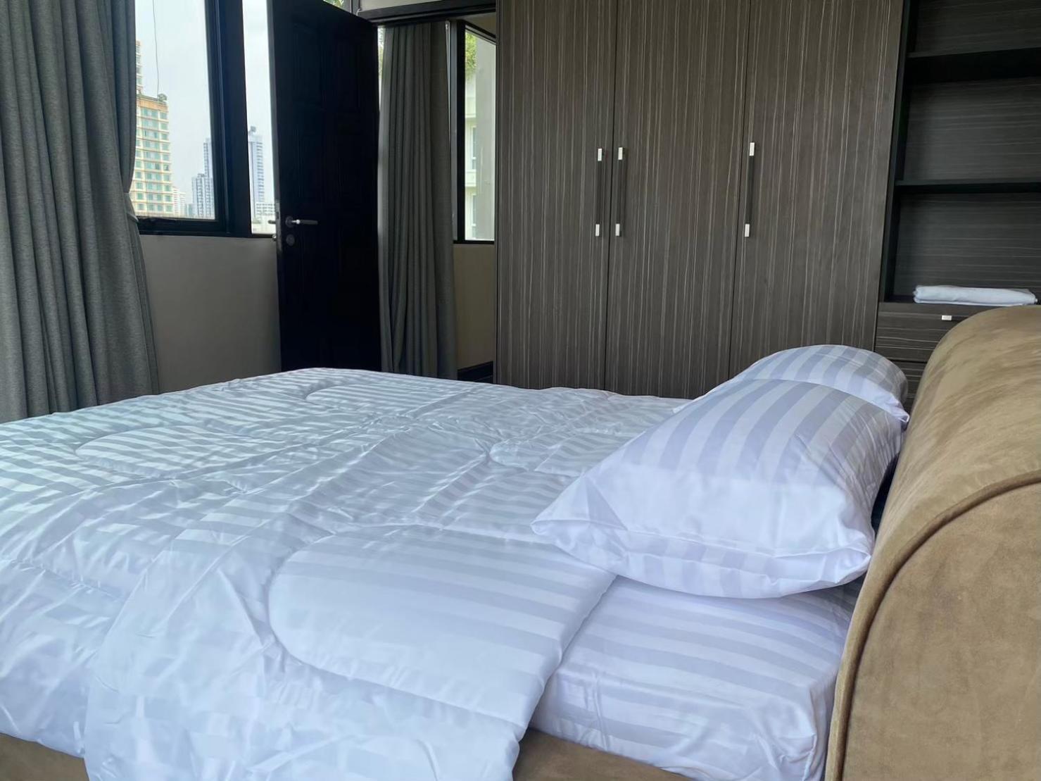 Apartment W8 Condo, Top Floor Luxe 3 Bedroom Penthouse, Hip Central Bangkok Area, 5 Mins From Thonglo Bts Station